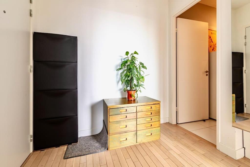 F2 Moderne Terrasse Lumineux Proche Transport Free Parking Apartment Issy-les-Moulineaux