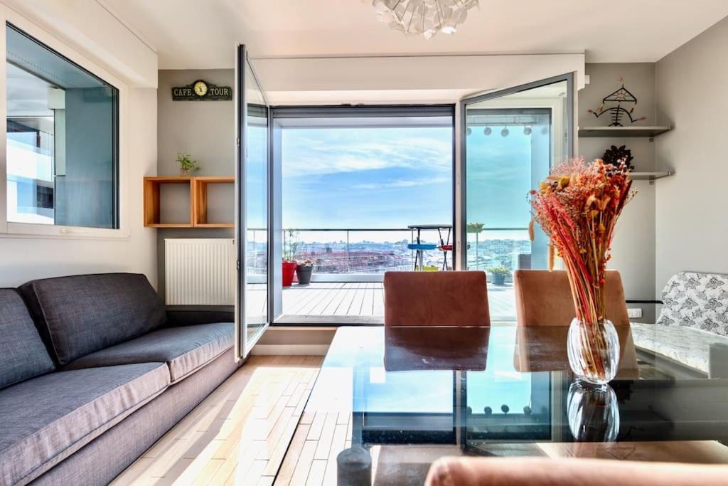 F2 Moderne Terrasse Lumineux Proche Transport Free Parking Apartment